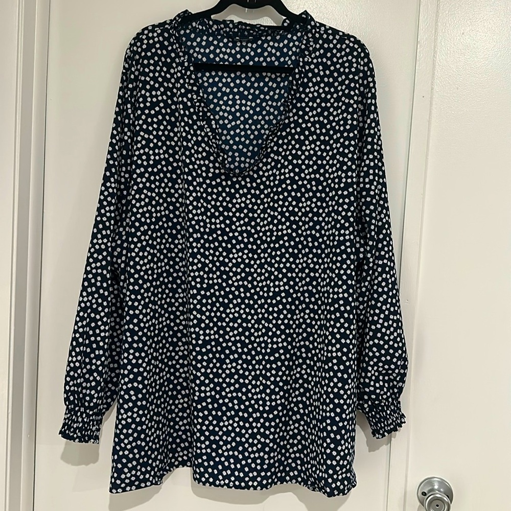 Bloomchic, 28 Plus, Navy Blue w/White small flowers, Long Sleeves/V-neck - Picture 1 of 6